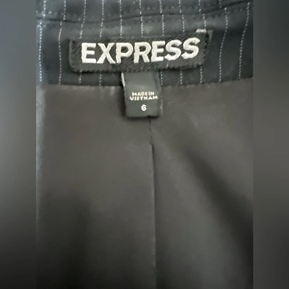 Express Pin Stripe Single Button Blazer Size 6 - Picture 6 of 7